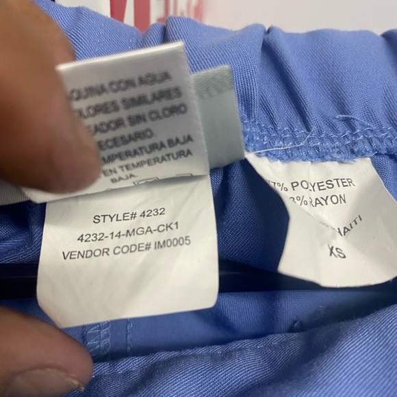 Scrubs By GREYS ANATOMY PROFESSIONAL WEAR BY BARGO - Picture 13 of 14